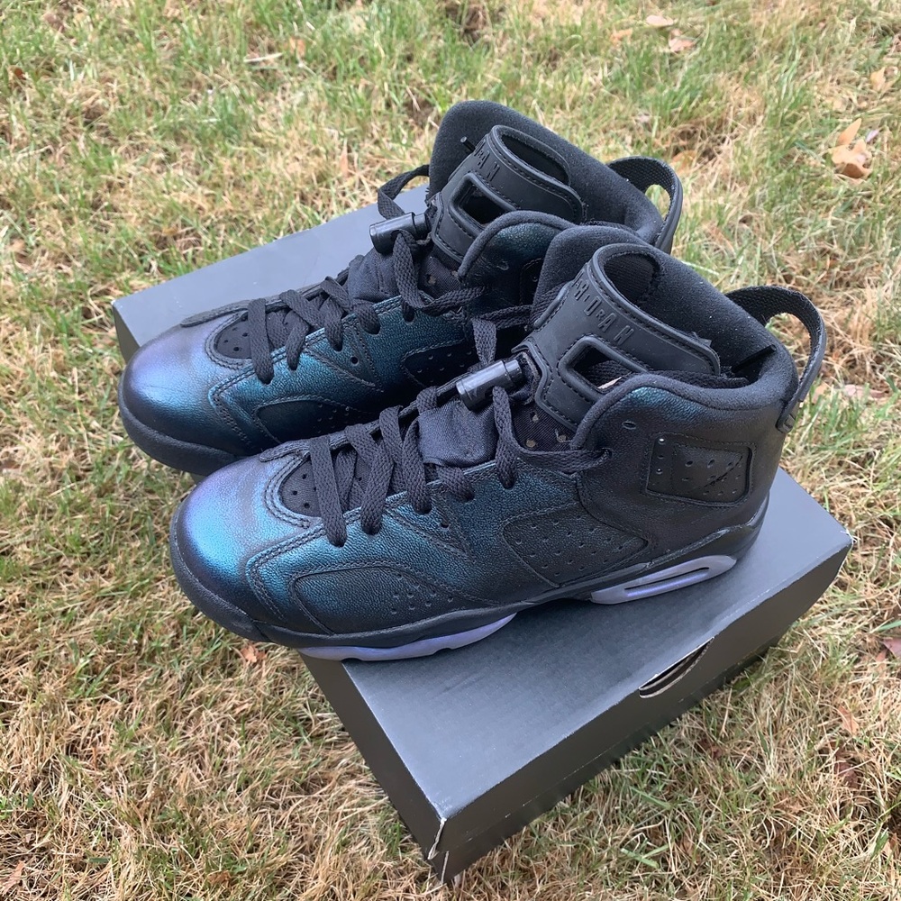 Air Jordan’s 6 size 5y